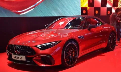Siêu phẩm hybrid Mercedes-AMG SL 63 S E Performance cập bến Việt Nam: Mạnh hơn 800 mã lực, chỉ có 2 xe
