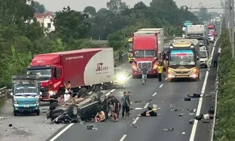 Tai nạn nghiêm trọng trên cao tốc Hà Nội – Ninh Bình: Xe 7 chỗ nổ lốp, lật ngửa va chạm xe khách, 1 người tử vong