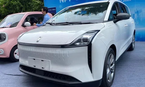 Bộ đôi ô tô điện Trung Quốc ra mắt Việt Nam: Mẫu xe mini chỉ 199 triệu, mẫu MPV chạy 425 km/sạc