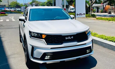Giá Kia Sorento tại đại lý giảm sốc, liệu có phải "xả hàng" đón bản nâng cấp?