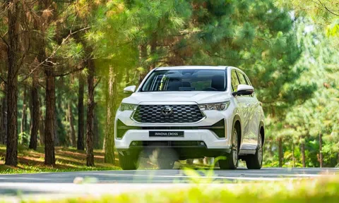 Top 5 ô tô hybrid bán chạy nhất tháng 6: XL7 vượt mặt Camry và CR-V