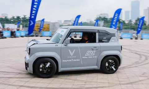 VinFast VF 3 gây sốt với màn "đốt lốp" khét lẹt: Khi xe điện cũng có thể drift như xe đua