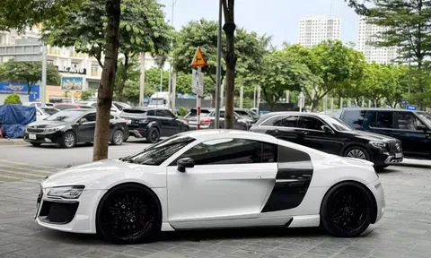 Siêu phẩm Audi R8 độ “khủng” nhất Việt Nam bất ngờ tái xuất trên phố Hà Nội