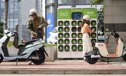 2 giải pháp dành cho người đi xe máy điện không cần chờ sạc pin trên thế giới