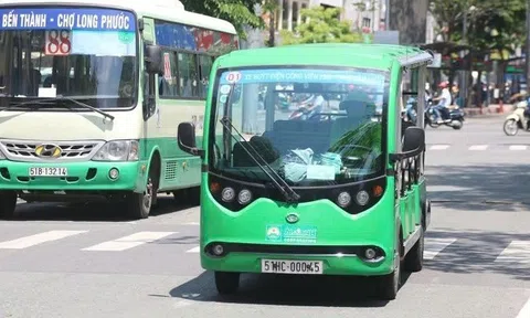 Hà Nội lên phương án thay thế xe máy xăng: Xe buýt mini len lỏi từng con phố nhỏ