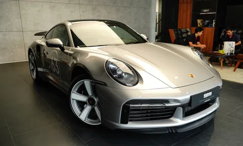 Cận cảnh siêu phẩm Porsche 911 Turbo 50 Years xuất hiện tại Việt Nam