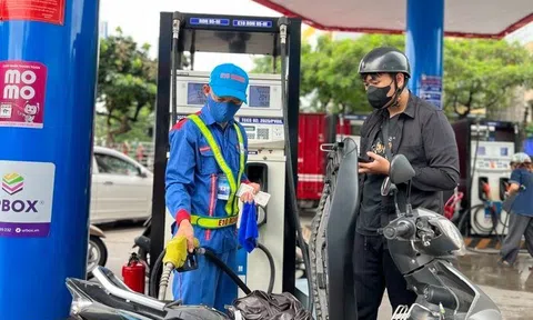 Ngày đầu bán xăng E10: Có cửa hàng tiêu thụ gần 1.000 lít chỉ trong buổi sáng