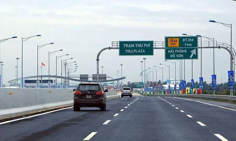 Đề xuất cấm xe tải, xe khách chạy vào làn sát dải phân cách: Giải pháp trị "xe rùa bò" trên cao tốc