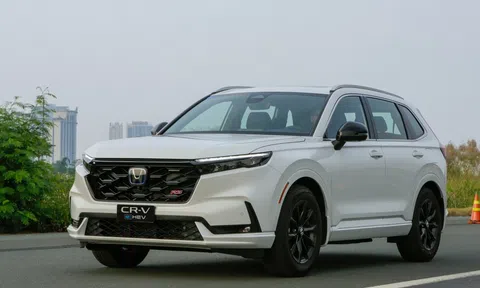 Honda CR-V hybrid giảm tới 150 triệu đồng tại đại lý, liệu có đủ để thuyết phục khách xuống tiền?