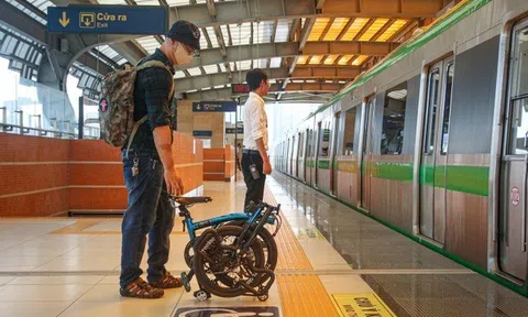 Hanoi Metro khuyến nghị hành khách nên hạn chế mang xe đạp gấp dùng pin lithium lên tàu