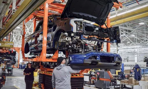 Ford rục rịch sản xuất xe bán tải điện giá rẻ, tự sản xuất pin