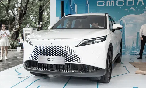 Mục sở thị Omoda C7 tại Việt Nam: Có bản hybrid, dự kiến mở bán cuối năm nay đấu CR-V, CX-5