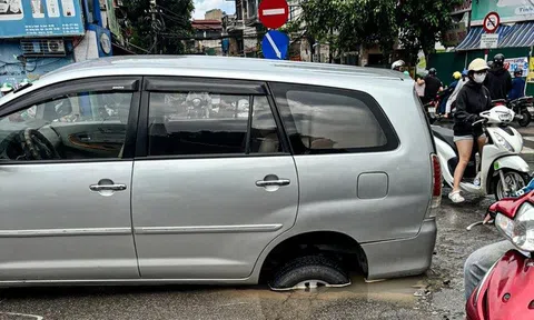 Liên tiếp xảy ra các vụ sụt lún mặt đường tại Hà Nội: Nguy hiểm rình rập người đi đường