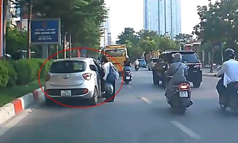 Tài xế đỗ xe trên làn sát dải phân cách gây ùn ứ, cộng đồng mạng phẫn nộ