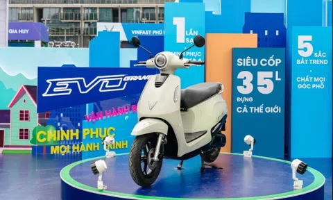 Pin tháo rời xe máy điện: Sạc thế nào để tránh chai pin?