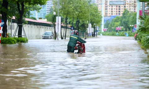 Đi qua vùng ngập, xe máy tiềm ẩn nguy cơ gì và cần bảo dưỡng ra sao?