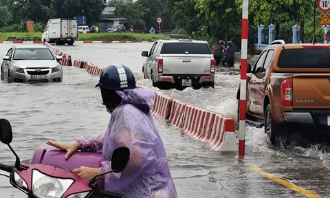Hà Nội sáng 27/8: Hơn 20 điểm vẫn ngập sâu, giao thông ách tắc kéo dài