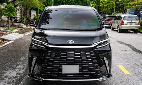 Ngỡ ngàng giá bán lại của Lexus LM 500h 2025 mới chỉ lăn bánh 1 tháng