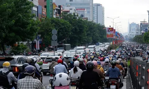 Giao thông tê liệt tại thành phố Hồ Chí Minh trong ngày đầu nghỉ lễ