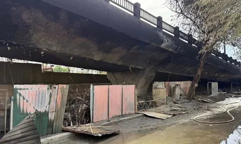 Sau vụ cháy hàng trăm xe máy, cầu Vĩnh Tuy cần được kiểm tra toàn diện