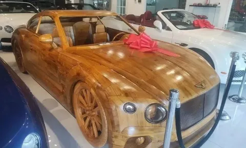 Chiêm ngưỡng Bentley làm hoàn toàn từ gỗ, giá ngang ngửa xe sang thật