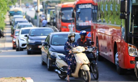Trở lại thành phố sau kỳ nghỉ lễ 2/9: Mẹo lái ô tô an toàn để vượt qua cảnh kẹt xe căng thẳng?