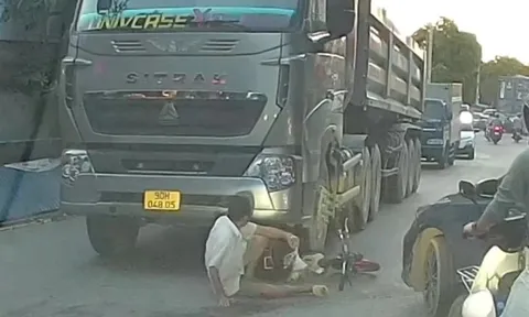 Người đàn ông suýt chui gầm xe ben vì lý do bất cẩn này
