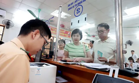 Chính phủ phê duyệt phương án giảm 30% phí đăng ký xe và rút ngắn thời gian cấp GPLX