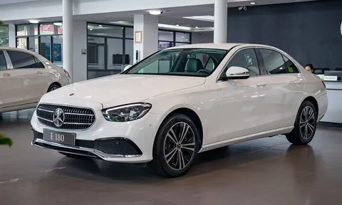 Mercedes-Benz E-Class giảm giá kỷ lục để "dọn kho", giá bản "base" tiệm cận Toyota Camry