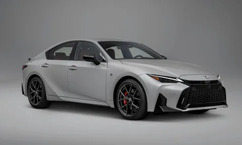 Lexus IS 2026 nhận nhiều ý kiến trái chiều vì ngày càng "hao hao" người anh em Toyota