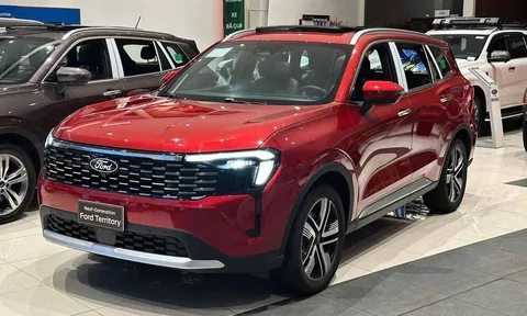 Doanh số giảm mạnh, Ford Territory lần đầu bị Honda CR-V vượt mặt trong năm 2025