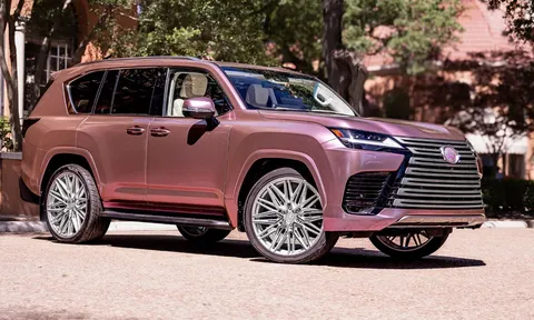 Không chỉ là SUV, Lexus LX hóa thân thành “studio làm đẹp” di động