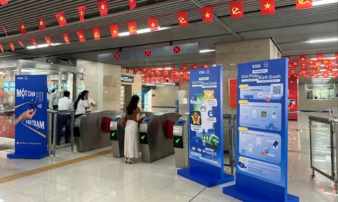 Người dân trải nghiệm định danh điện tử, nhận diện sinh trắc học khi đi tàu điện Cát Linh - Hà Đông