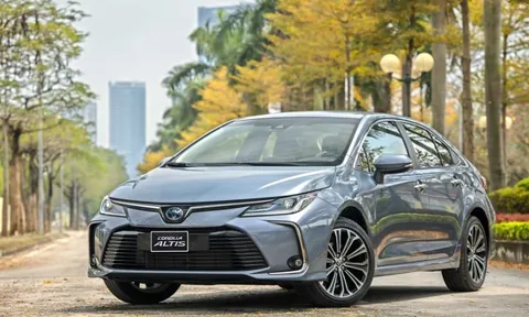Sedan hạng C dưới 900 triệu đồng “đại hạ giá” vẫn vắng khách
