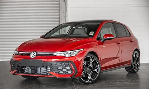 Volkswagen Golf lần đầu xuất hiện tại Việt Nam, thách thức Honda Civic và Mazda3 ở phân khúc C