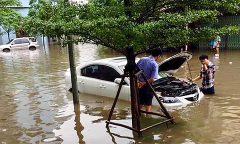 Đừng để ô tô thành "nạn nhân" của mưa bão: Các bước chuẩn bị và xử lý giúp hạn chế hư hại tối đa