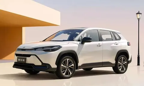 Toyota Frontlander - "Anh em song sinh" của Corolla Cross được nâng cấp thiết kế đậm chất xe điện