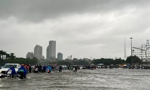 Hà Nội phát tín hiệu báo động lũ, cư dân nội thành lo ngại 65 điểm dễ ngập sâu