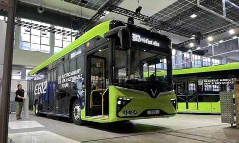 Bộ đôi xe buýt điện VinFast "rục rịch" trình làng thị trường châu Âu