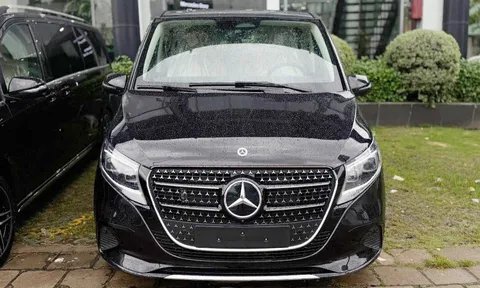Cận cảnh Mercedes-Benz V-Class 2025 tại đại lý, giá từ 3,399 tỷ đồng