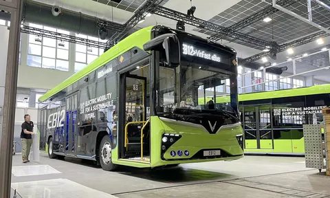 Chi tiết VinFast EB 12 mới ra mắt tại châu Âu: Chạy tối đa 400 km/sạc, an toàn đạt chuẩn quốc tế
