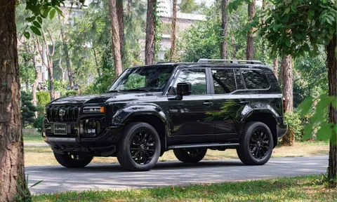 Từng bị "kèm lạc" tới nửa tỷ, Toyota Land Cruiser Prado nay được giảm giá để hút khách