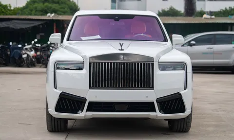 Rolls-Royce Cullinan Black Badge 2025 - SUV siêu sang mạnh 600 mã lực, tăng tốc 0-100 km/h chỉ trong 4,9 giây