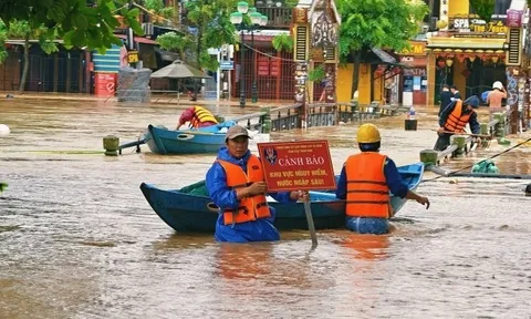 Mưa lớn kéo dài ở miền Trung, Huế và Đà Nẵng đối mặt nguy cơ lũ vượt mốc lịch sử