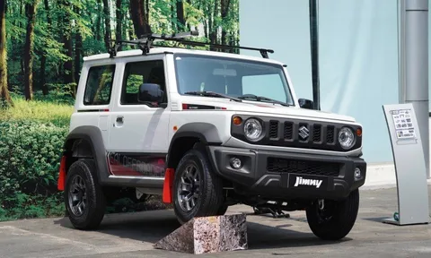 "Xả kho" cuối năm, Suzuki Jimny nhận ưu đãi khủng lên tới gần 100 triệu đồng