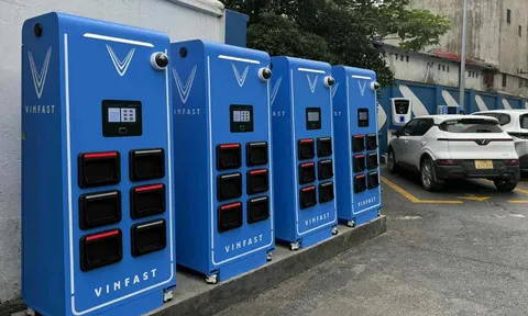 VinFast lắp đặt những trạm đổi pin xe máy điện đầu tiên tại Hà Nội, hướng tới 150.000 trạm trên toàn quốc