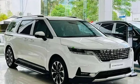 Kia Carnival máy xăng xả kho, "đại hạ giá" gần 400 triệu đồng