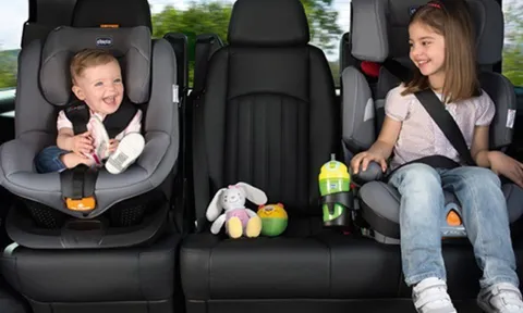 Vì sao trẻ em cần ghế riêng trên ô tô? Nguy cơ tiềm ẩn khi trẻ dùng dây an toàn như người lớn