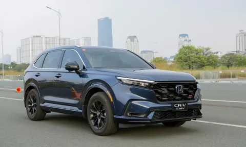 Honda CR-V e:HEV RS nhập Thái khan hàng, nhiều đại lý bán "kèm lạc" tới 70 triệu đồng
