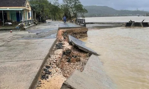 Mưa lũ lịch sử khiến hàng loạt cầu, đường tại miền Trung - Tây Nguyên bị hư hại nghiêm trọng